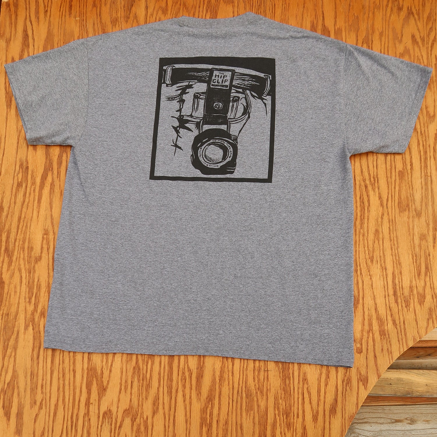 The Hip Clip™ Mens T-Shirt _ illustrated Back / vert logo